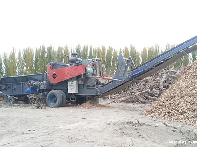 新疆移动式综合削片机现场